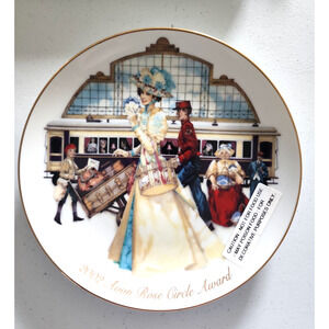 Avon 2002 Rose Circle Award 4th in Series 22K Gold Trim Porcelain Plate LIMITED